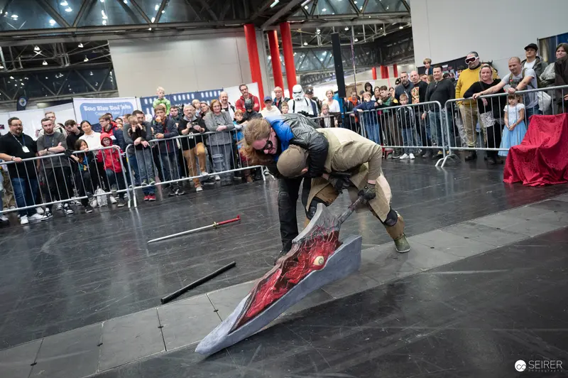 Bis Einer Weint Performance at Vienna ComicCon 2023 with Dramatic Stage Combat