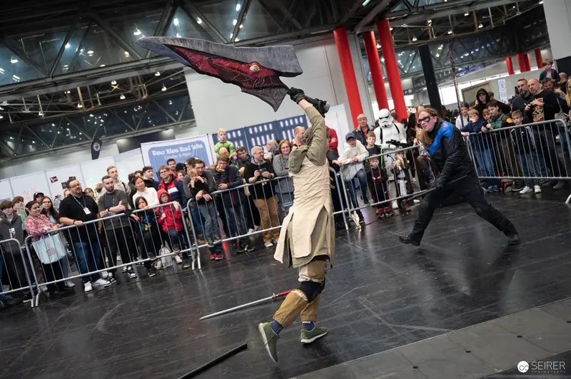 Bis Einer Weint Performance at Vienna ComicCon 2023 Dramatic Sword Throw