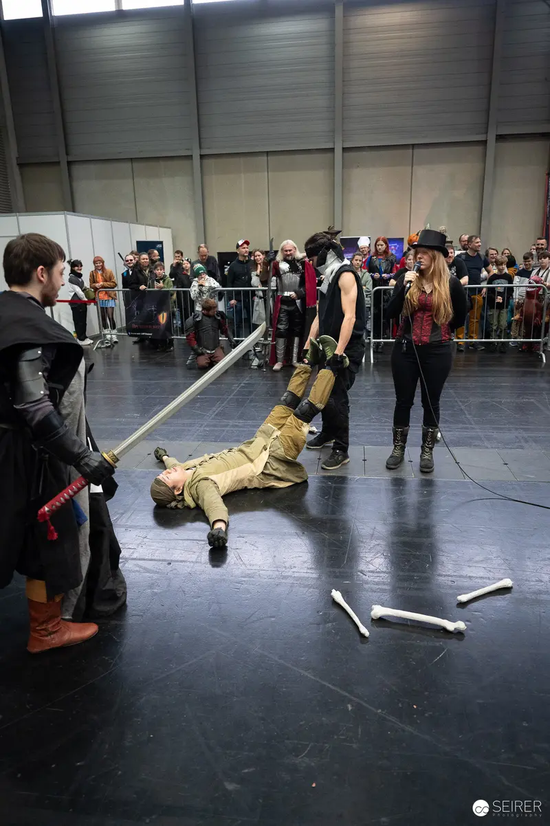 Bis Einer Weint Performance at Vienna ComicCon 2023 Sword Fighting Display
