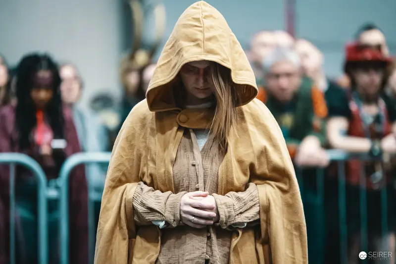 Hooded Figure at Vienna ComicCon 2023 Cosplay Event