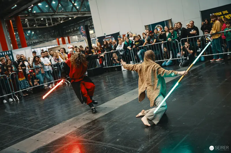 Star Wars Lightsaber Duel at Vienna ComicCon 2023 Convention Floor