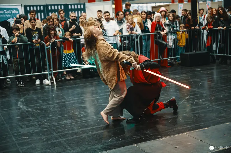 Dramatic Lightsaber Performance at Vienna ComicCon 2023