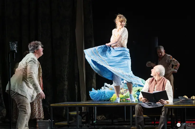 Rehearsal of "Es muß geschieden sein" directed by Stephanie Mohr