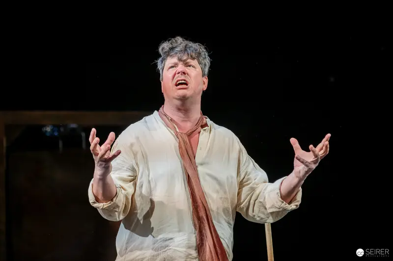 Michael Dangl as Nepomuk Ludel in Turrini's "Es muß geschieden sein" at Josefstadt Theatre