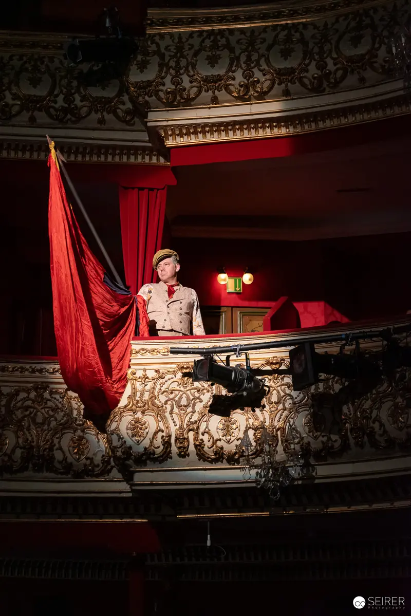Günter Franzmeier as Adam Holzapfel in "Es muß geschieden sein" at Josefstadt Theater Vienna