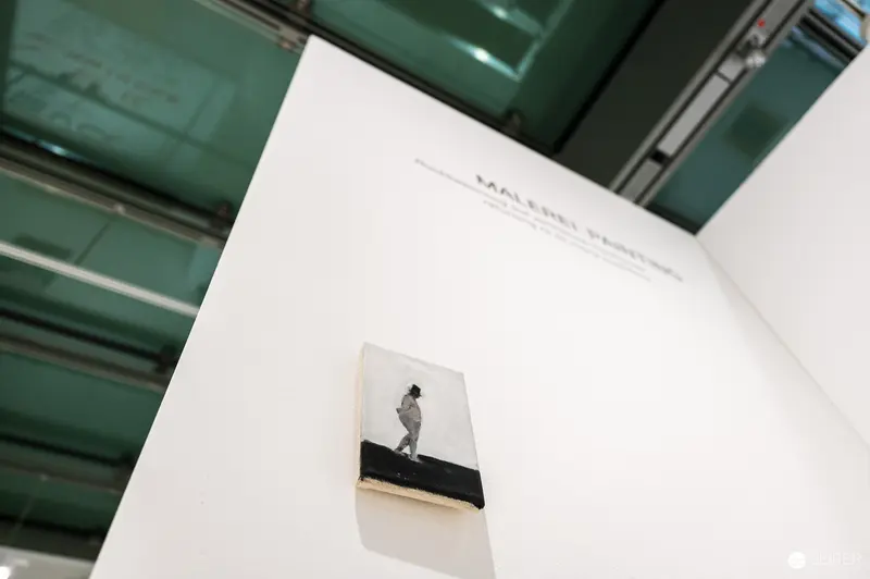 MUSA Exhibition "2000er - Bye-Bye Zuversicht" Gallery Wall with Black and White Portrait
