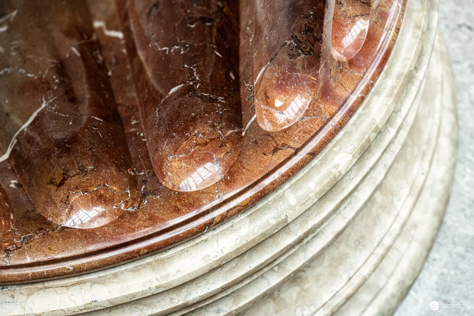 Water Droplets on Textured Ceramic Surface with Concentric Ridges