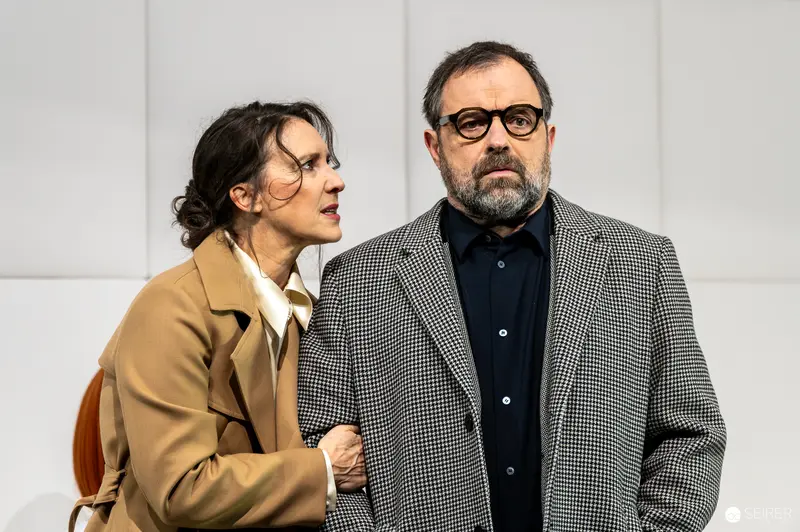 Yasmina Reza's "James Brown trug Lockenwickler" at Kammerspiele Wien, 2024