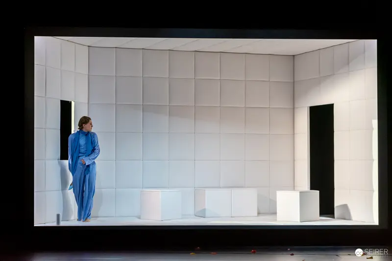 James Brown in Blue: Staged Performance at Kammerspiele Wien