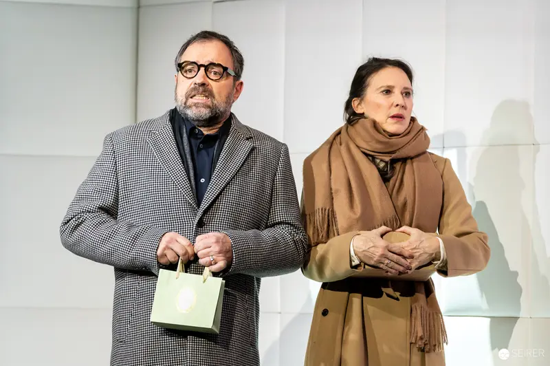 James Brown and Co-Star in Yasmina Reza's Play at Kammerspiele Wien