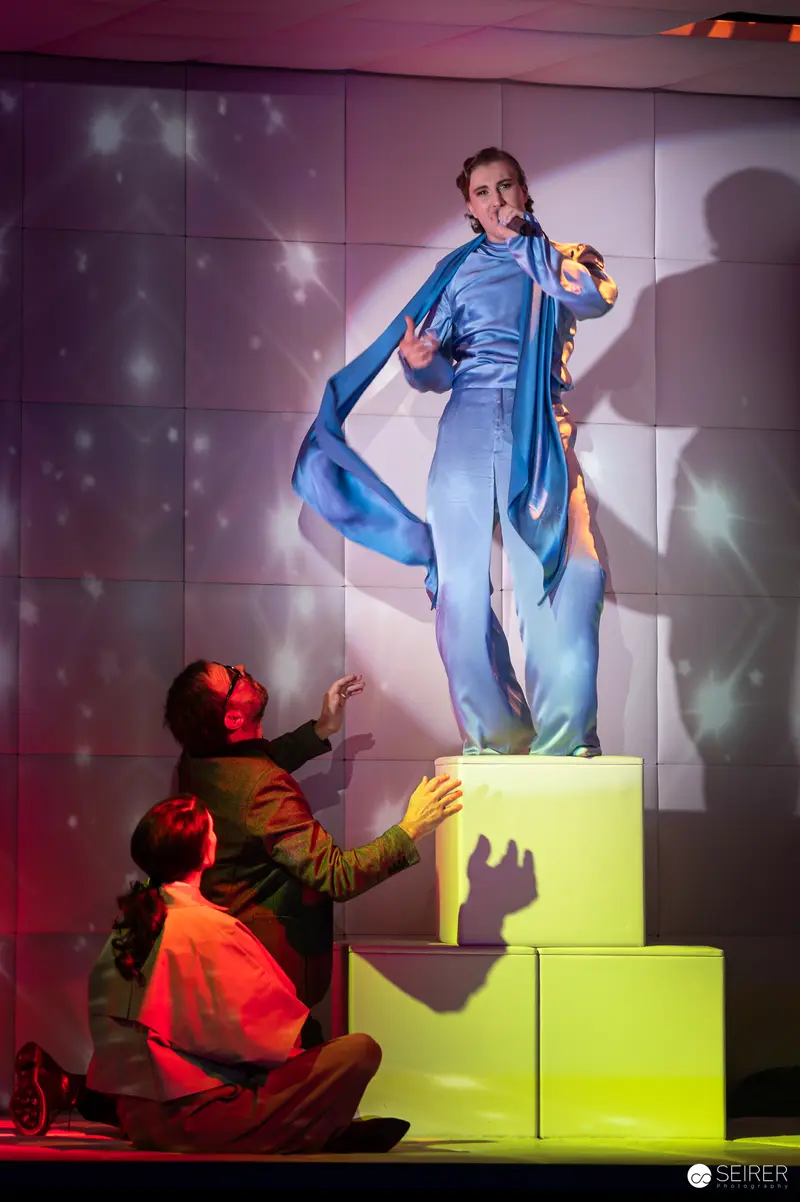 James Brown Performance at Kammerspiele Wien, Dramatic Staged Scene