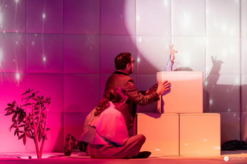 James Brown Arranging Cubes During Yasmina Reza's Performance at Kammerspiele Wien