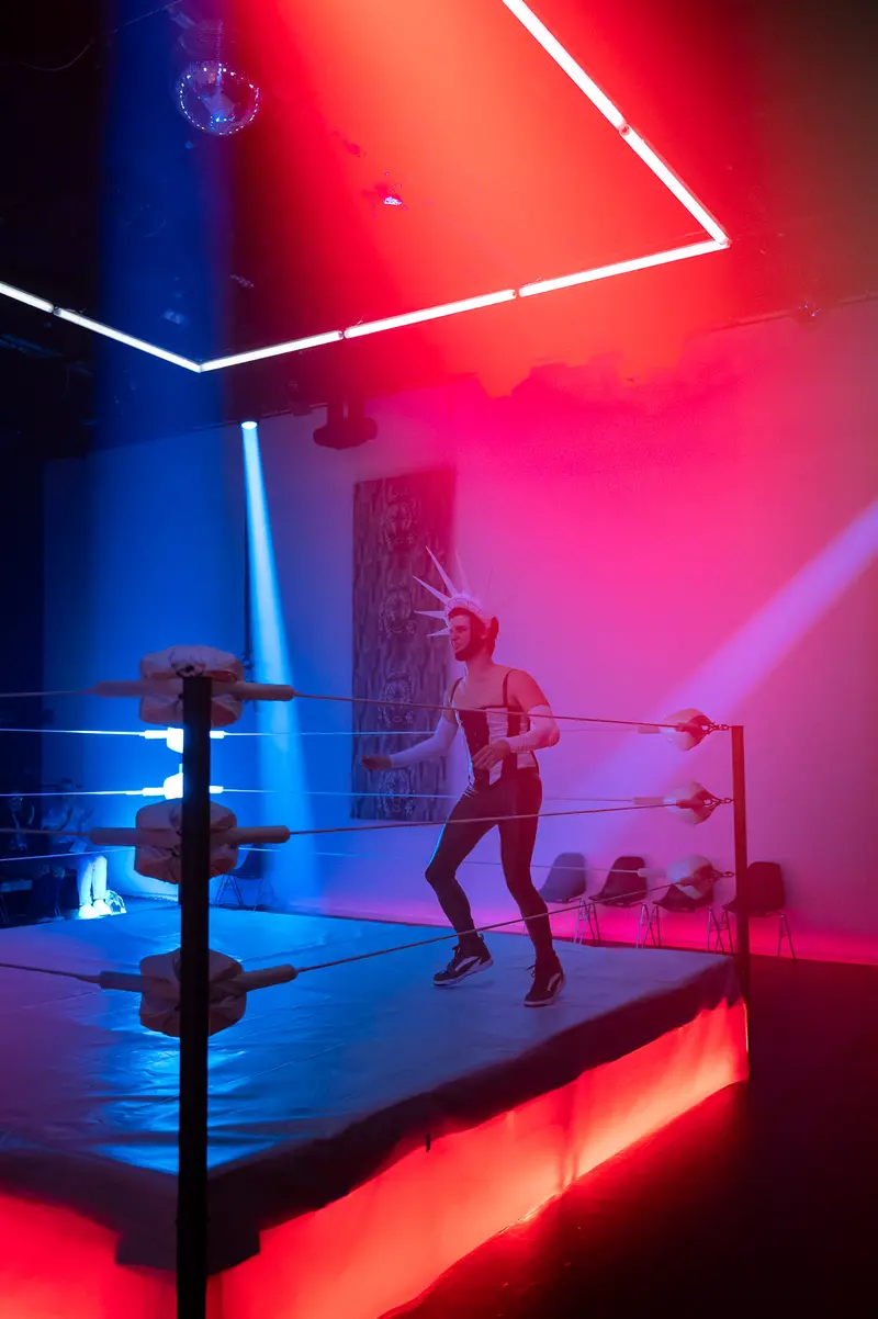 Dramatic Performance Staging at Kosmos Theater, Wien with Intense Lighting