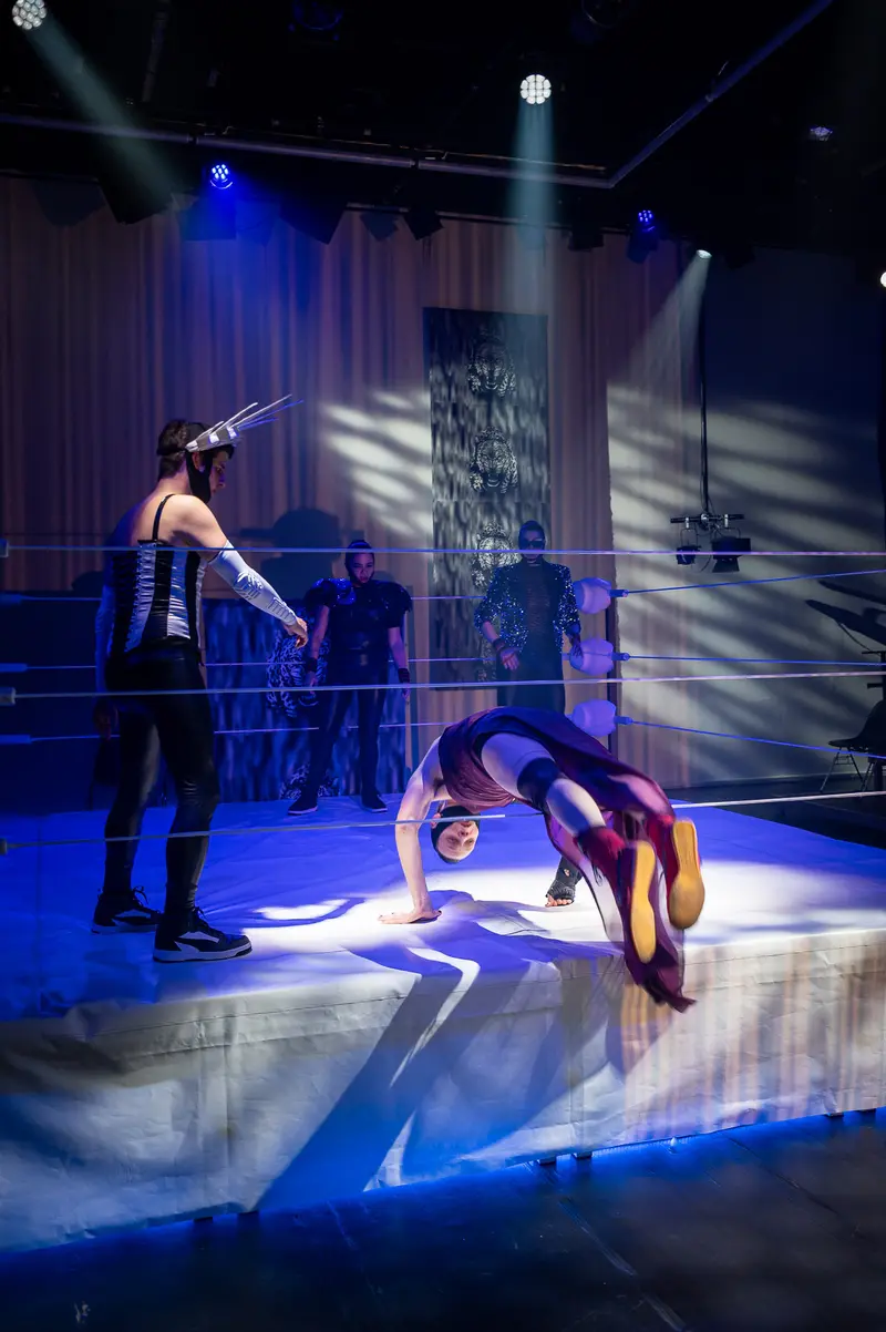 Intense Performance Scene from "Keeping up with the Penthesileas" at Kosmos Theater