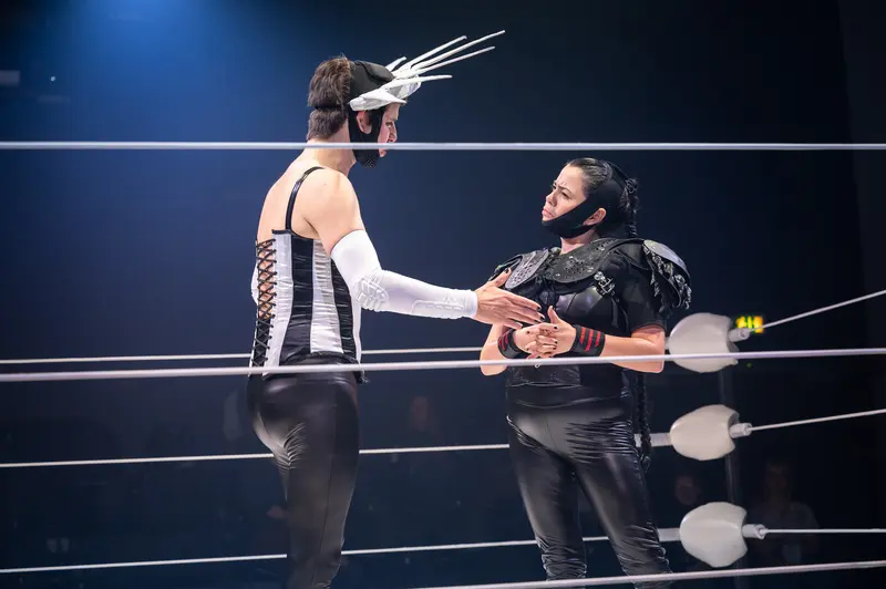 Theatrical Wrestling Encounter in Kosmos Theater's "Keeping up with the Penthesileas"