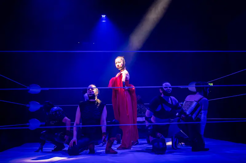 Penthesilea Performance at Kosmos Theater: Dramatic Staging in Blue Light
