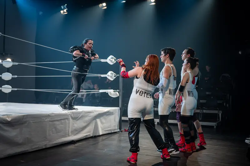 Wrestlers Confront Each Other in Dramatic Staging at Kosmos Theater, Wien