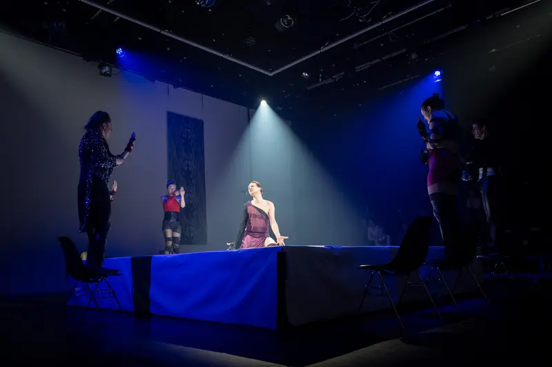 Intense Performance Scene from "Keeping up with the Penthesileas" at Kosmos Theater