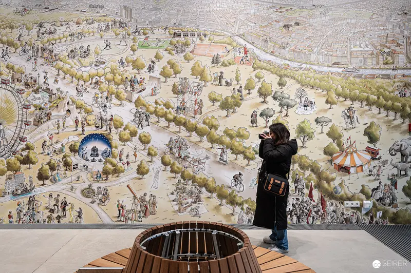 Opening of Prater Museum: Visitor Explores Olaf Osten's Panoramic Vienna Artwork