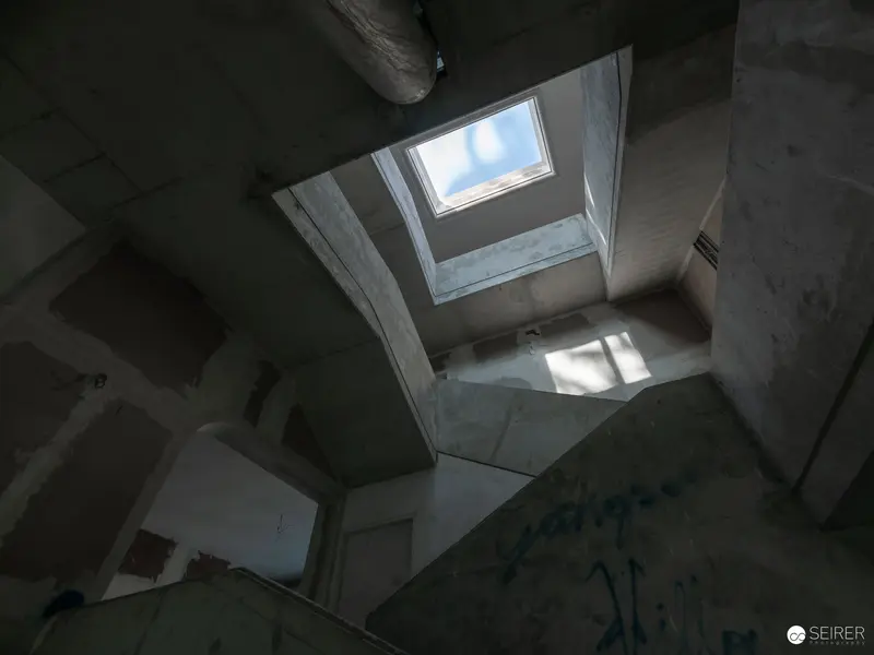 Skylight Illuminating Concrete Architectural Space at Haus Rathmann Exhibition
