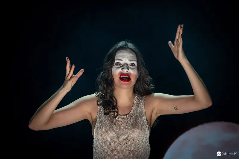 Sandra Cervik Performs Intense Emotional Scene in "The Seagull" Theatre Production