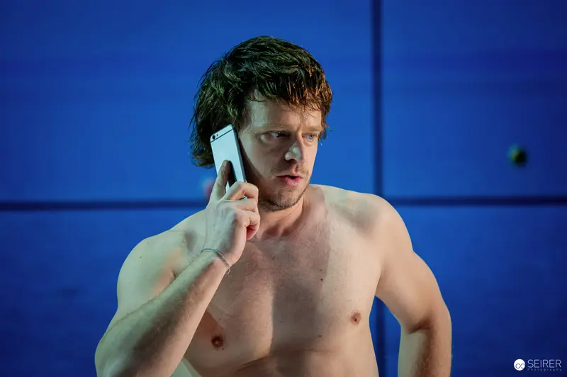 Nils Arztmann as Konstantin Trepljow in Intense Theatrical Moment