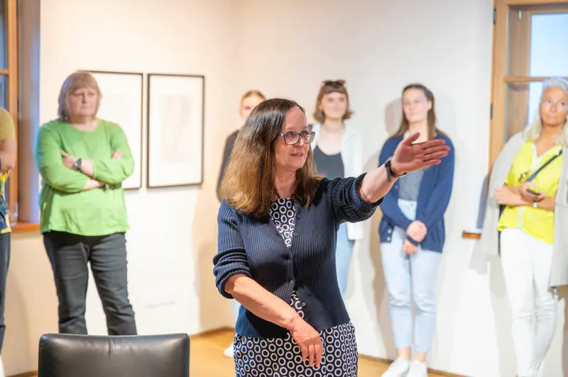 Jutta Fischel Leads Gallery Tour at Hide & Seek Exhibition in Traismauer