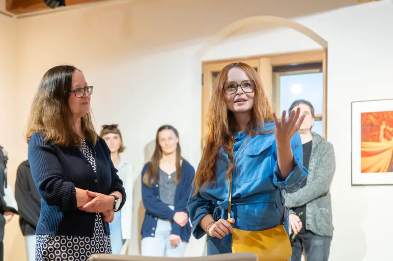 Vivi Dybowski and Jutta Fischel Discuss "Hide & Seek" Exhibition at Traismauer Gallery Vernissage