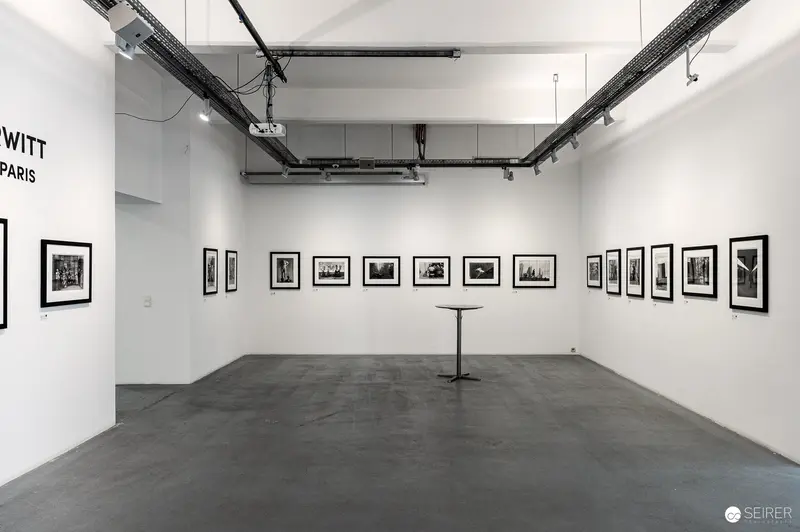 Elliott Erwitt Photography Exhibition "In Love With..." at Ostlicht Gallery