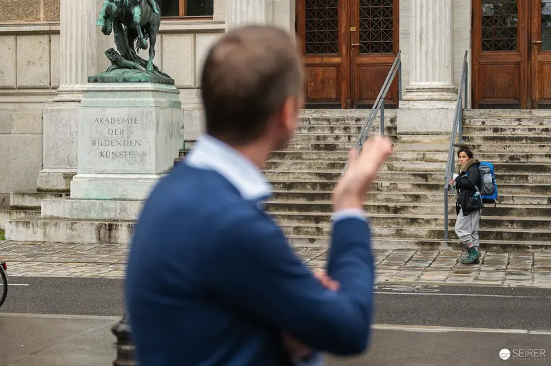 Akademie der bildenden Künste: Waving Interaction During "Fakt und Fiktion im Historienbild" Exhibition