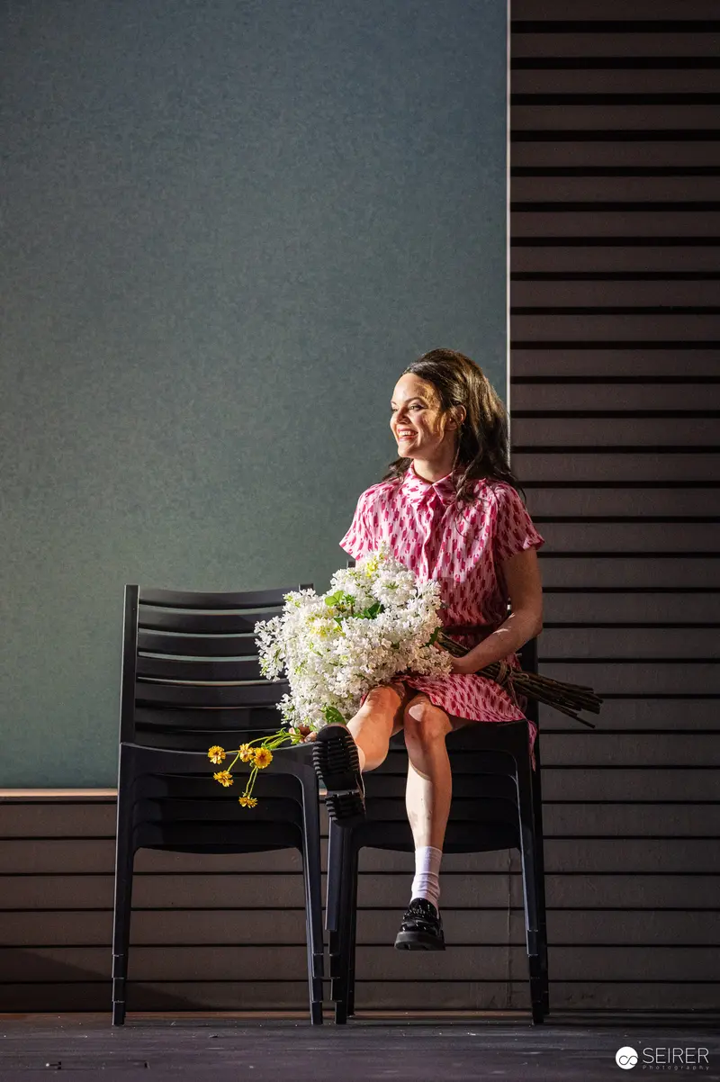 Young Performer with Floral Bouquet, Trilogie der Sommerfrische Rehearsal, Theater in der Josefstadt