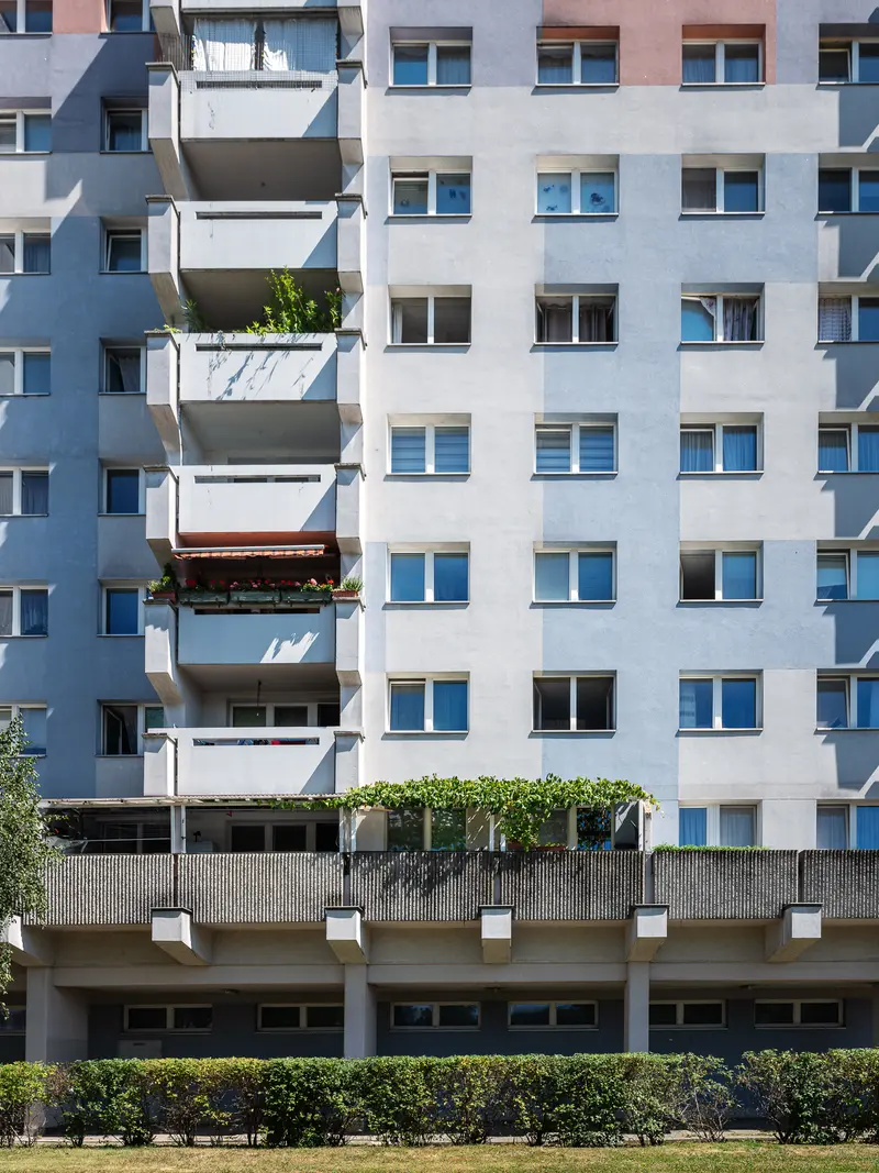 Modernist Residential Architecture in Vienna's Znaimergasse Complex