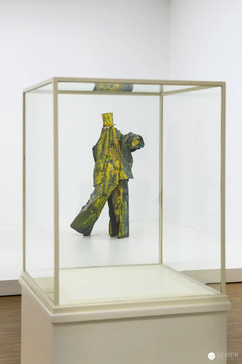 Erwin Wurm's Absurdist Sculpture: Green-Painted Figure in Minimalist Display Case
