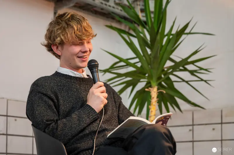 Anton Maria Moser Reading at Carla Mittersteig Event, Engaging Young Audience