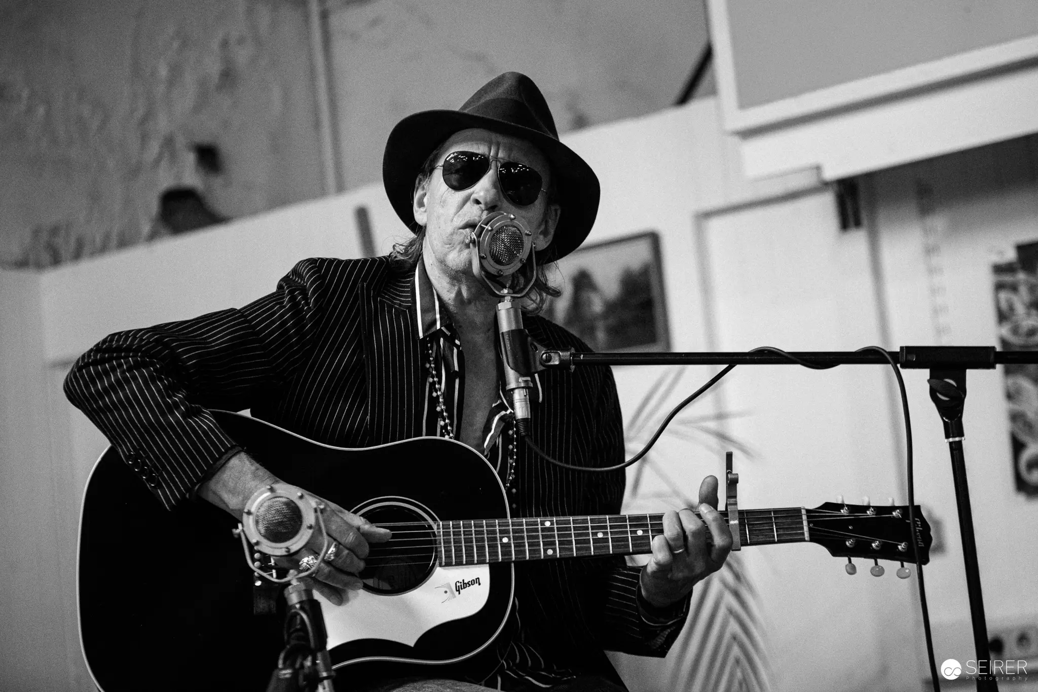 Ernst Molden Performing Acoustic Set at Carla Mittersteig Private Concert