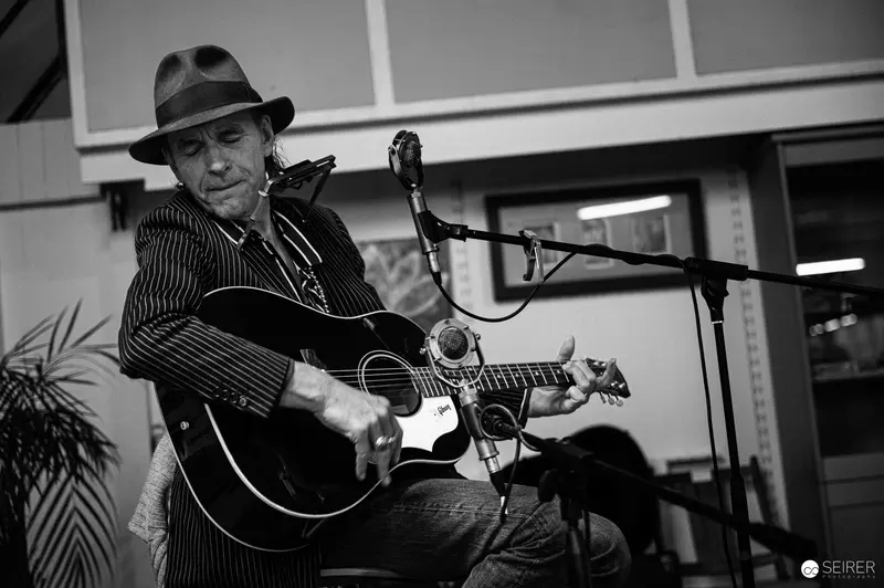 Ernst Molden Performing Acoustic Guitar at Carla Mittersteig Private Concert