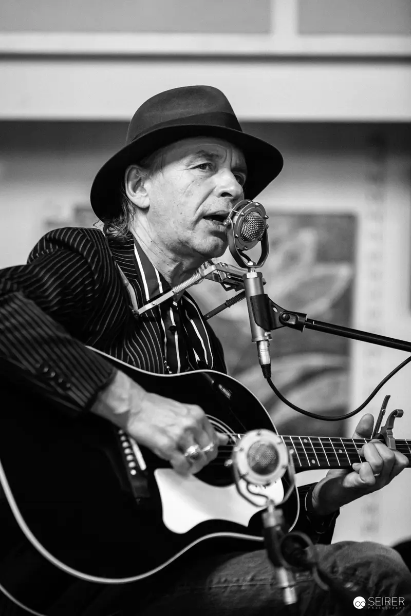 Ernst Molden Performing Acoustic Guitar at Carla Mittersteig Private Concert