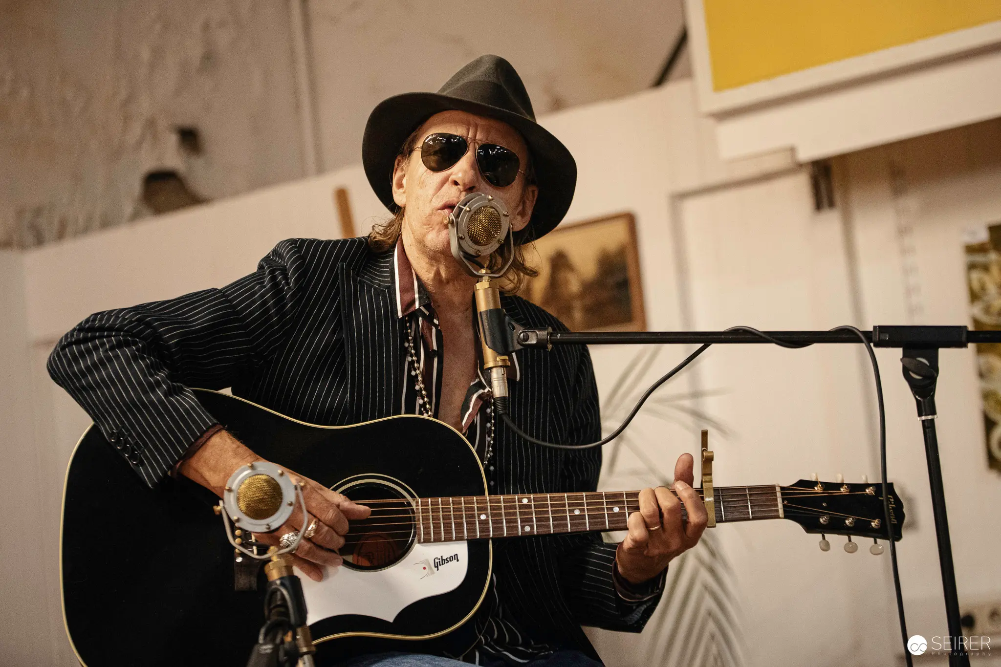 Ernst Molden Performing Acoustic Set at Carla Mittersteig Private Concert