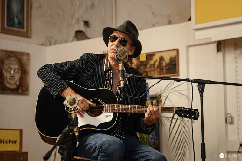 Ernst Molden Performing Acoustic Set at Carla Mittersteig Private Concert