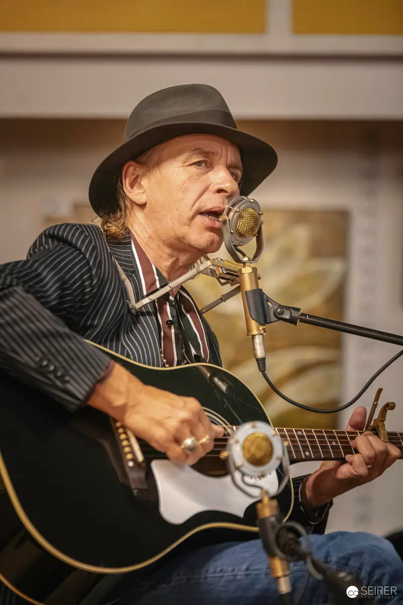 Ernst Molden Performing Acoustic Set at Carla Mittersteig Private Concert