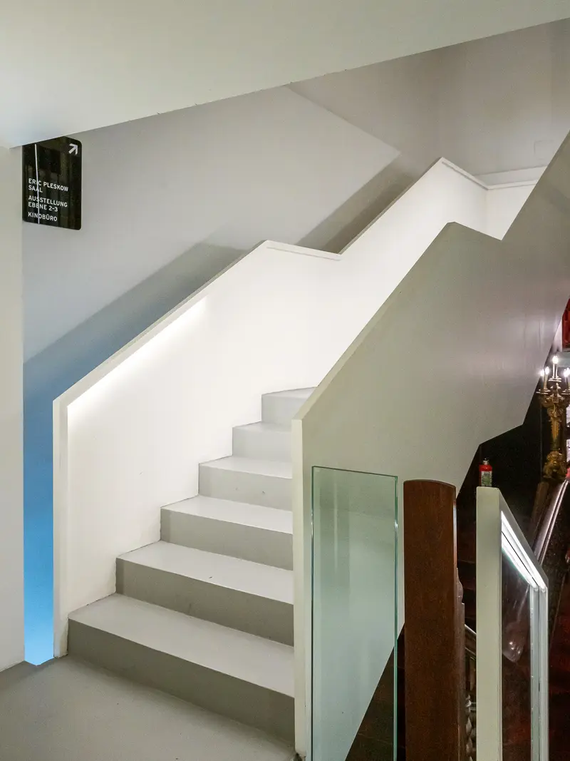 Minimalist White Staircase with Glass Balustrade in Modern Interior