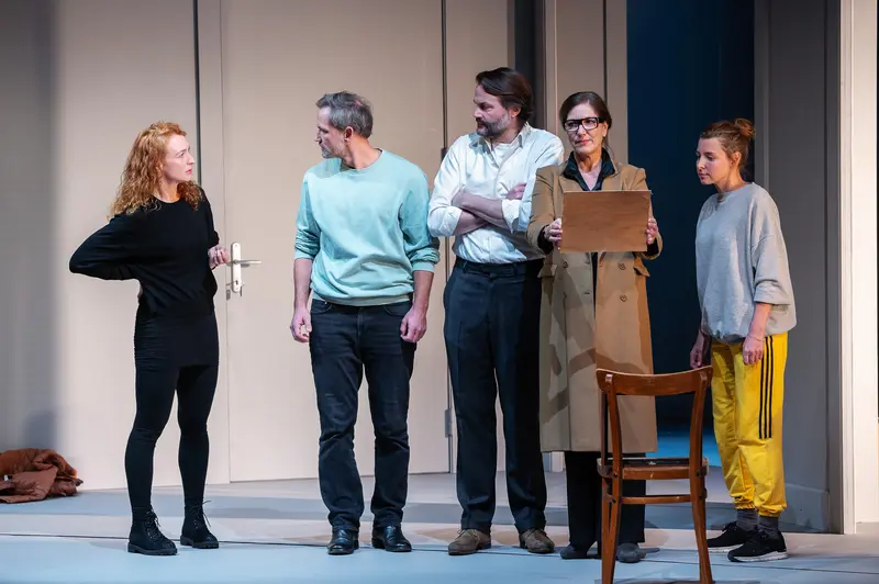 Theatrical Ensemble "Nachtlacht" Performing at Kammerspielen in Contemplative Staging
