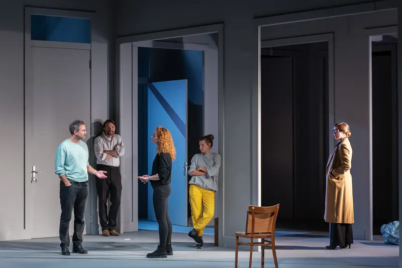 "Nachtlacht" Theater Performance at Kammerspielen - Staged Interpersonal Dynamics