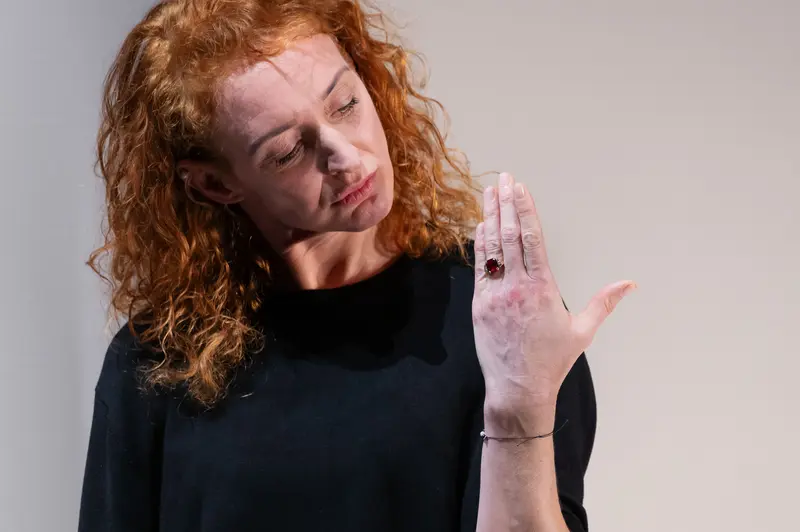 Emotional Performance of "Nachtlacht" at Kammerspielen Theater