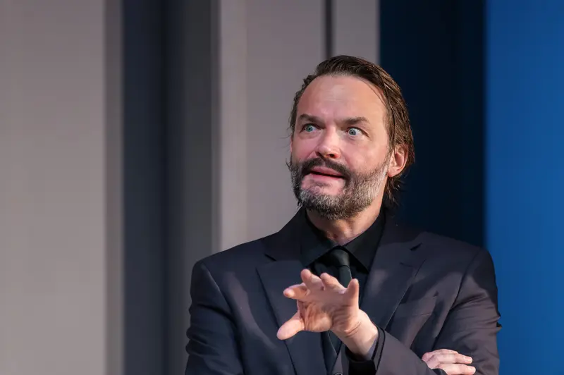 Actor Performing Intense Gesture during "Nachtlacht" Theater Production in Kammerspielen