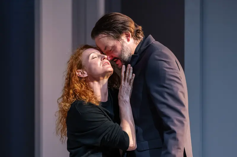 Intense Emotional Moment from "Nachtlacht" Theater Production at Kammerspielen