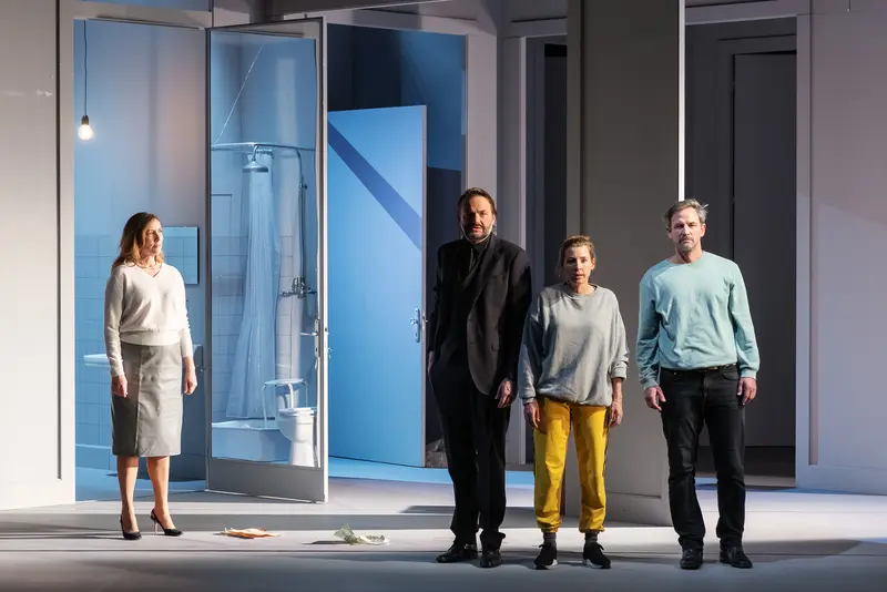 Theater Performance "Nachtlacht" at Kammerspielen: Four Actors on Minimalist Stage