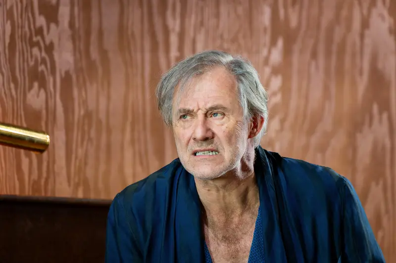 Intense Performance During Rehearsal of Chekhov's "Uncle Vanya" in Vienna
