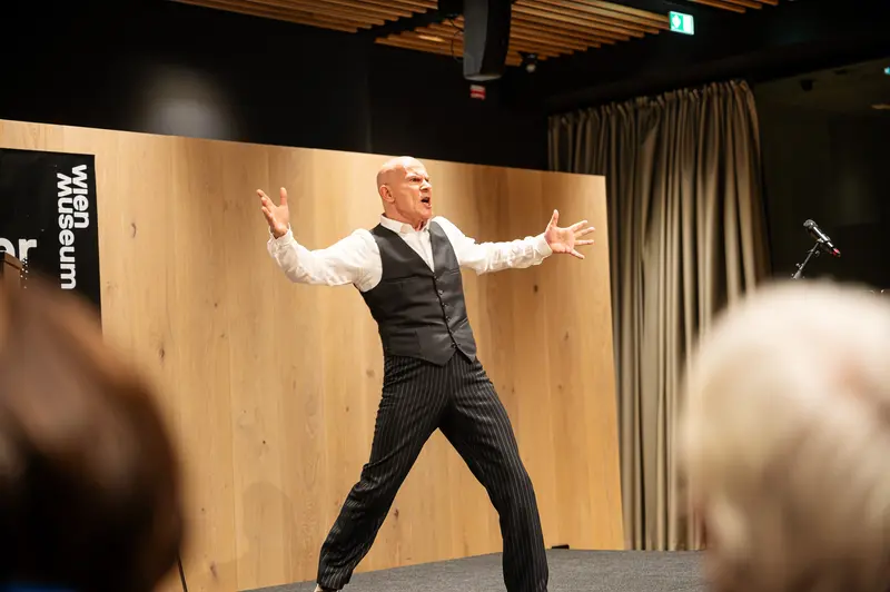 LEO Performance at Wien Museum's "Winter in Wien" Exhibition Opening
