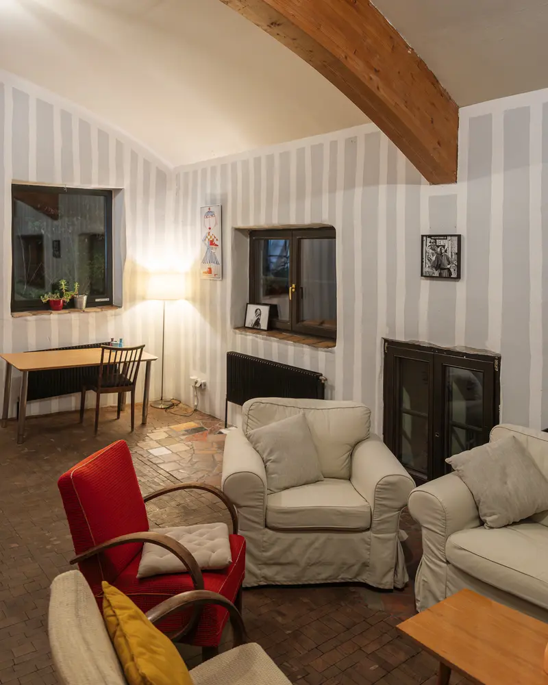 Cozy Living Room Interior with Striped Walls and Rustic Wooden Beam